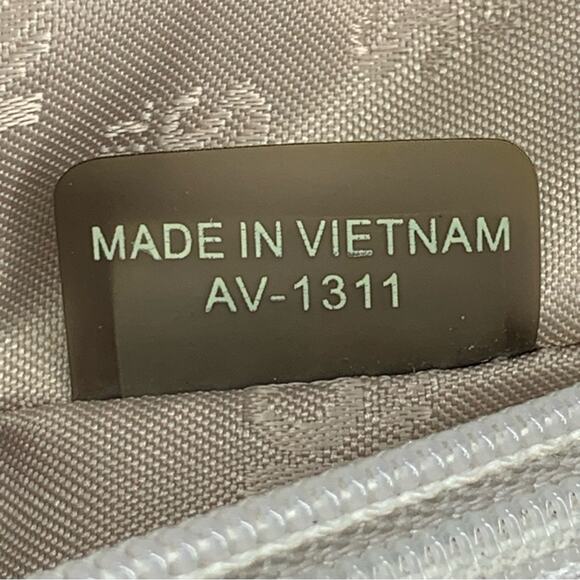 Michael Kors Hamilton Quilted Gray and White Hand Shoulder Bag - Picture 12 of 16